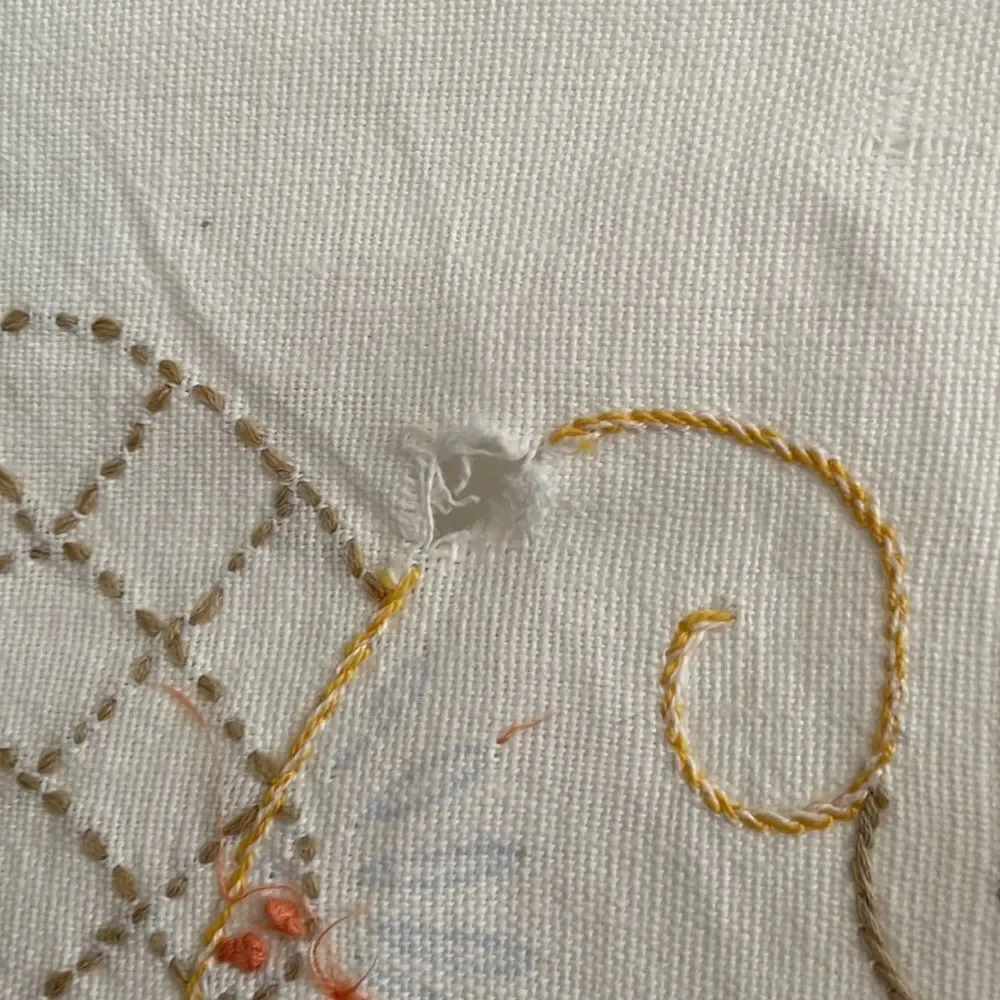 Vintage table runner with‎ floral embroidery & crochet edges